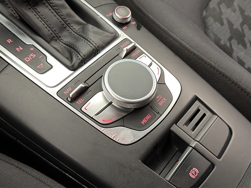 Vehicle Image 17