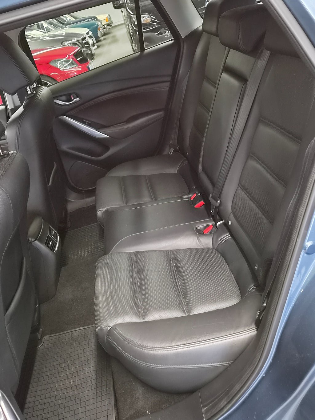 Vehicle Image 12