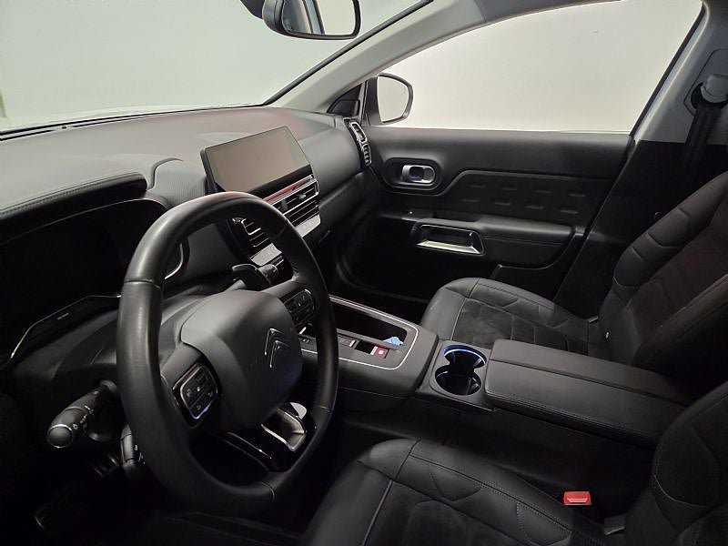 Vehicle Image 10