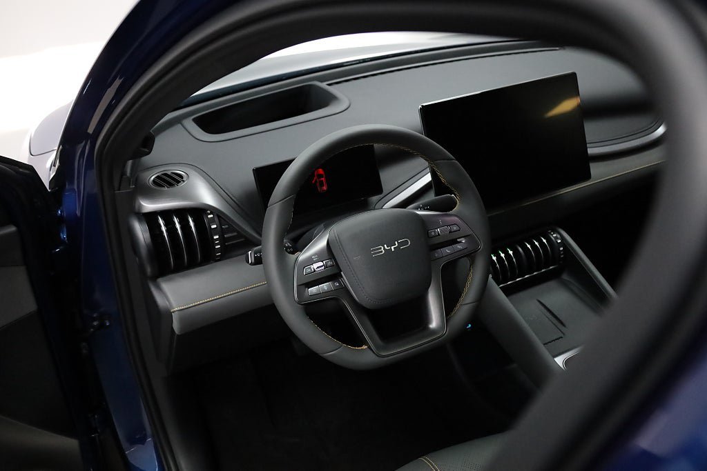 Vehicle Image 12
