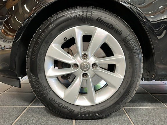 Vehicle Image 16