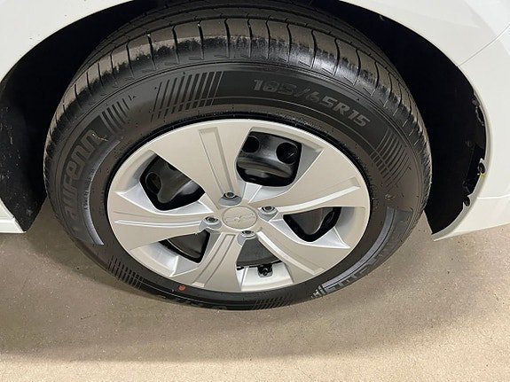 Vehicle Image 12