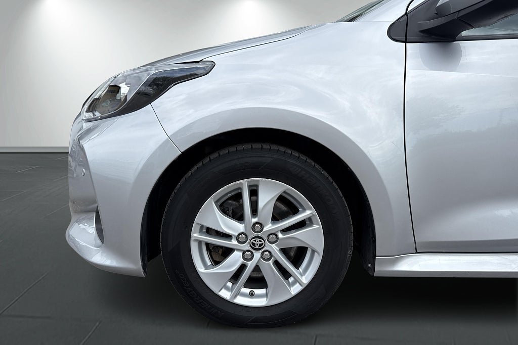 Vehicle Image 11