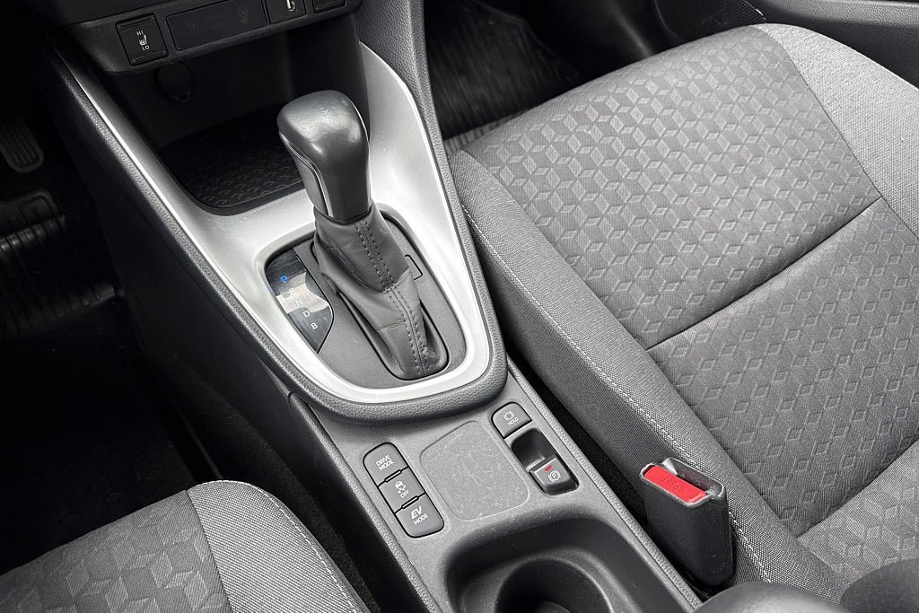 Vehicle Image 25