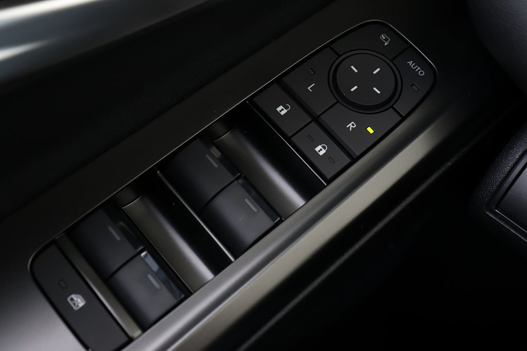 Vehicle Image 25