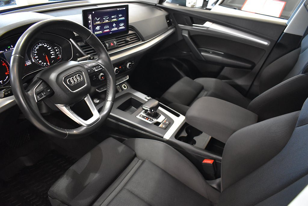 Vehicle Image 10