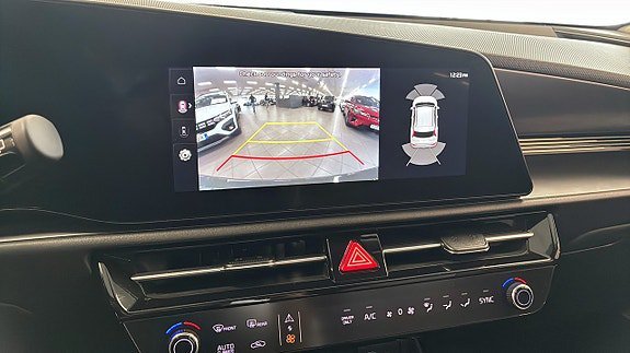 Vehicle Image 11