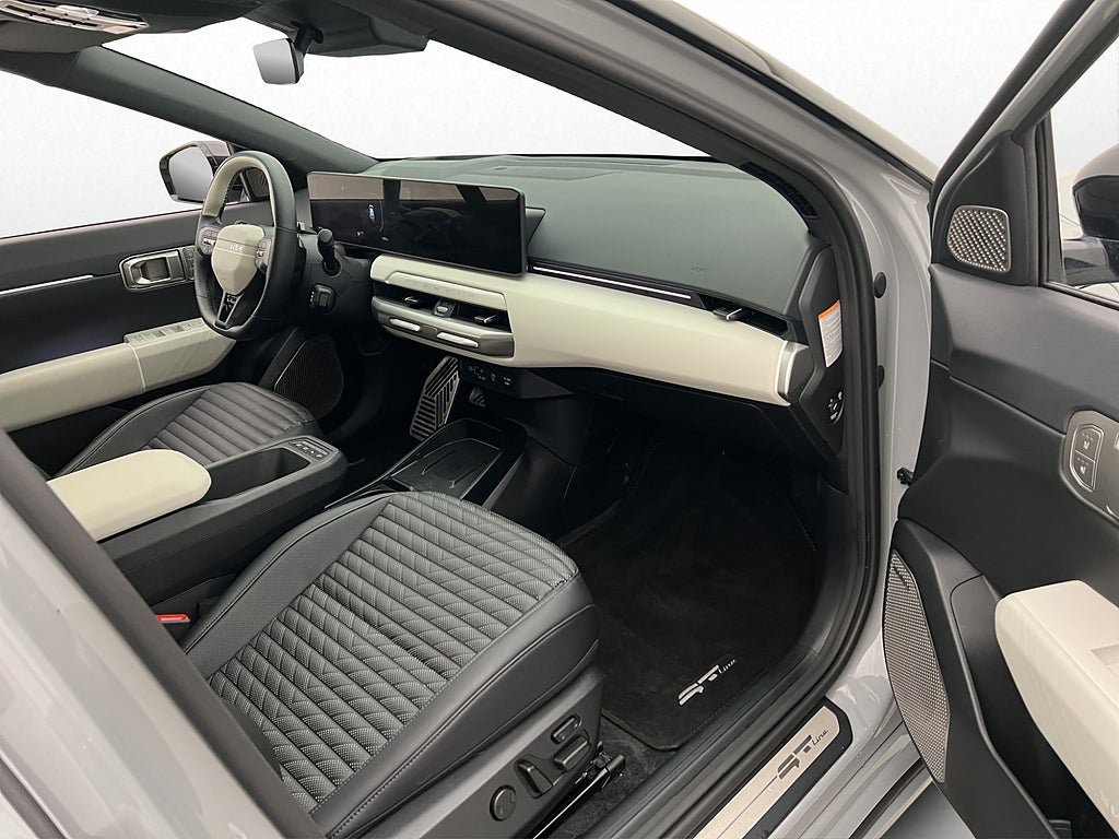 Vehicle Image 24