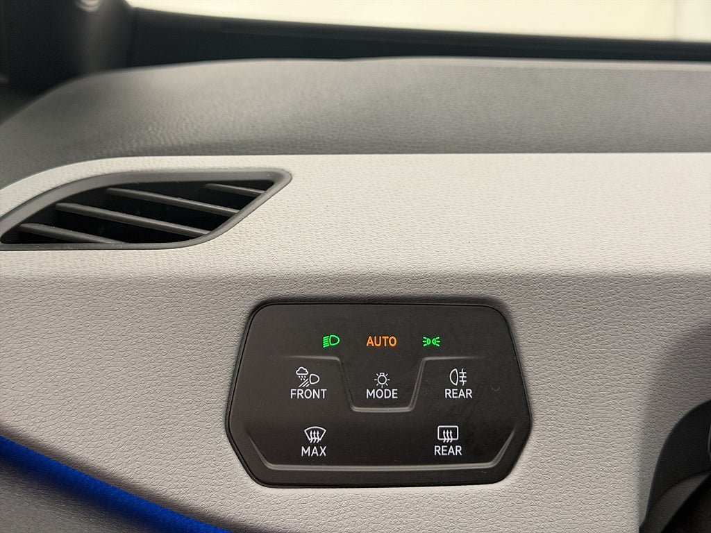 Vehicle Image 25