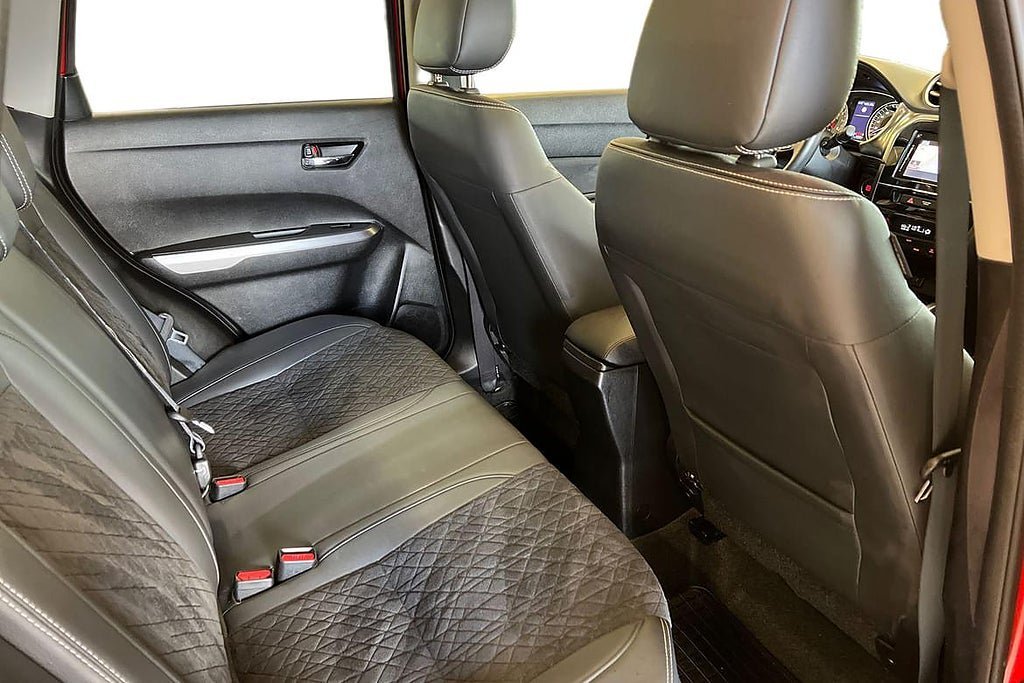 Vehicle Image 9
