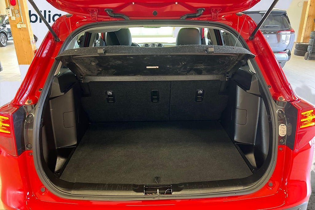 Vehicle Image 12