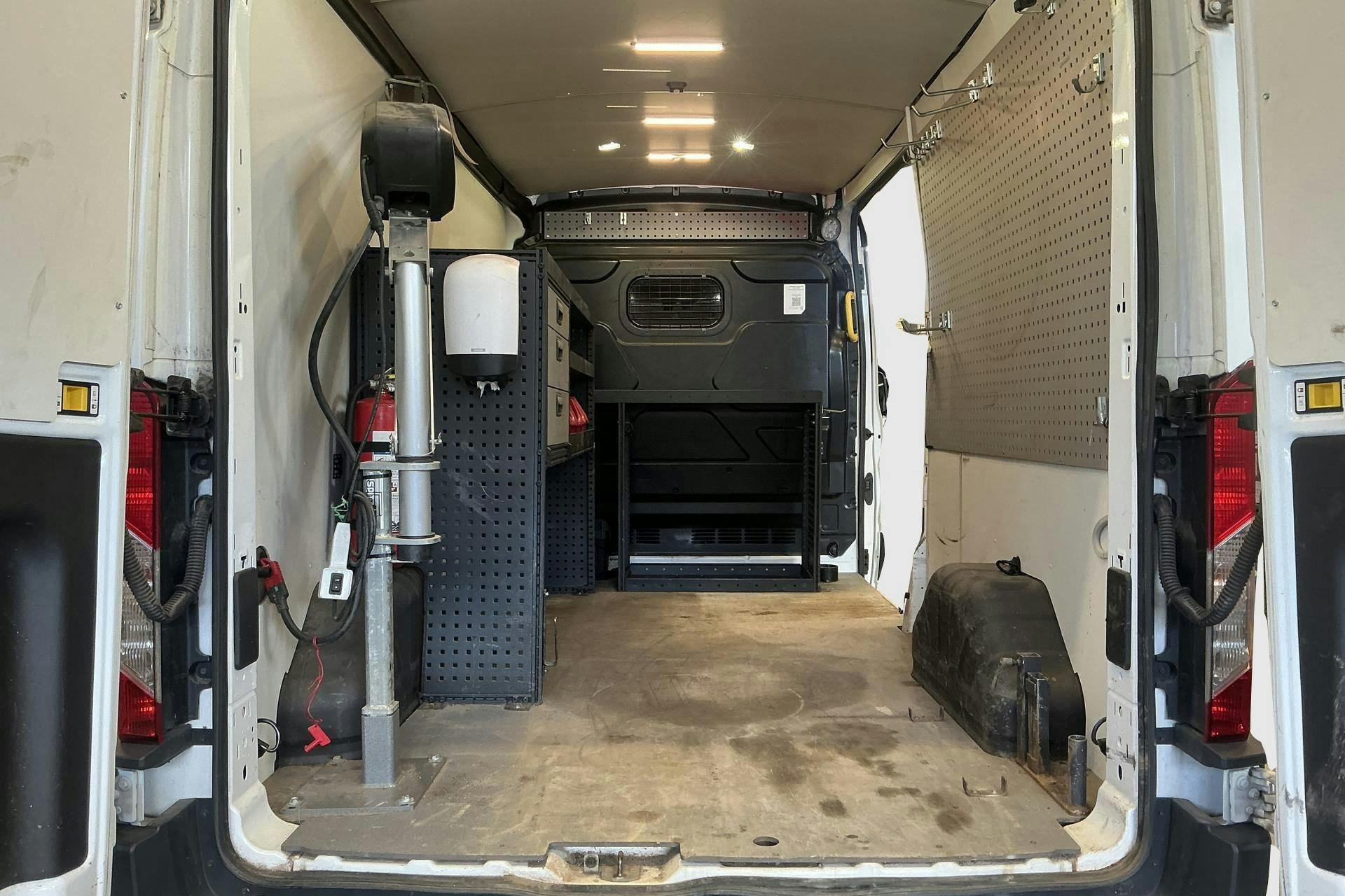 Vehicle Image 9