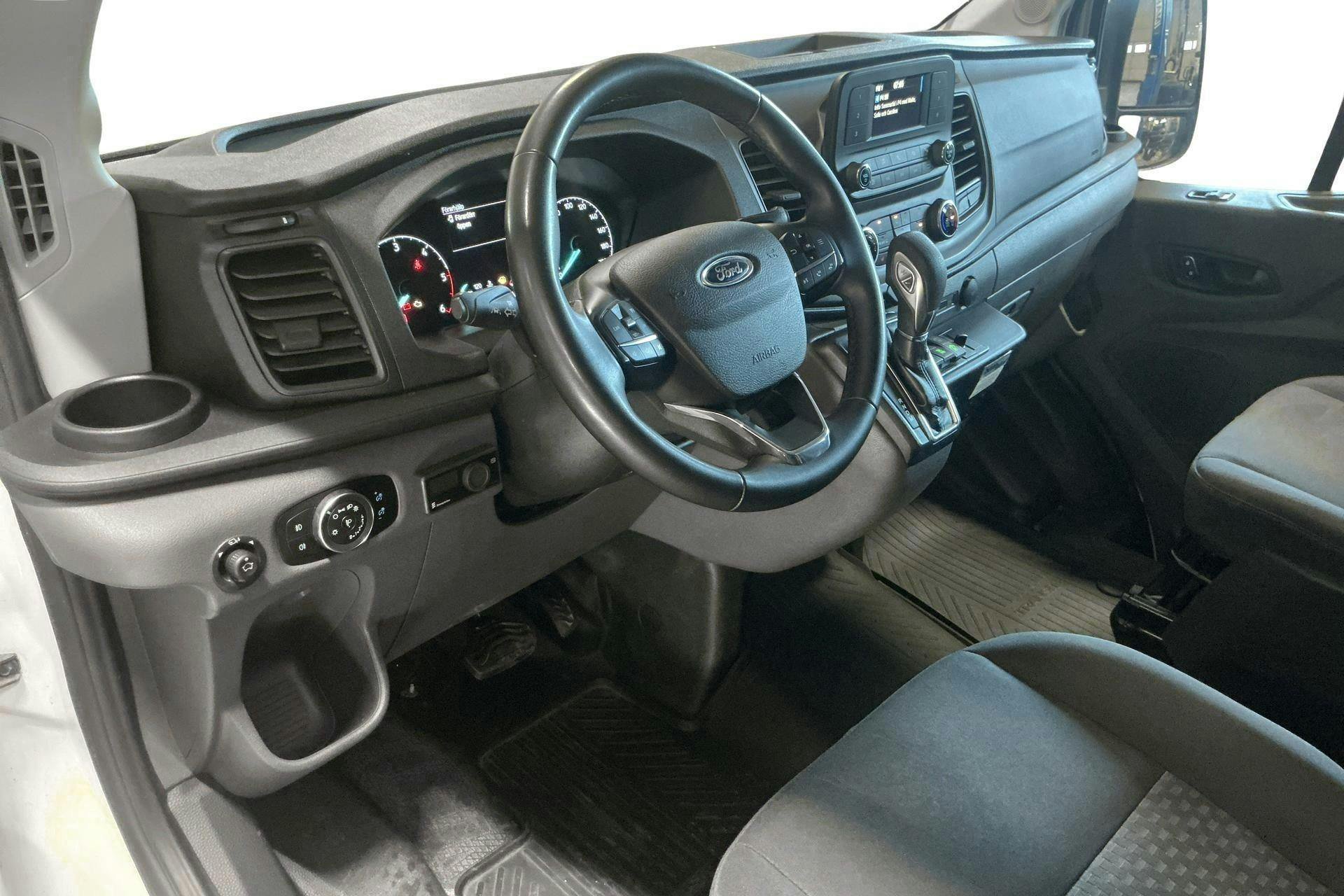 Vehicle Image 6
