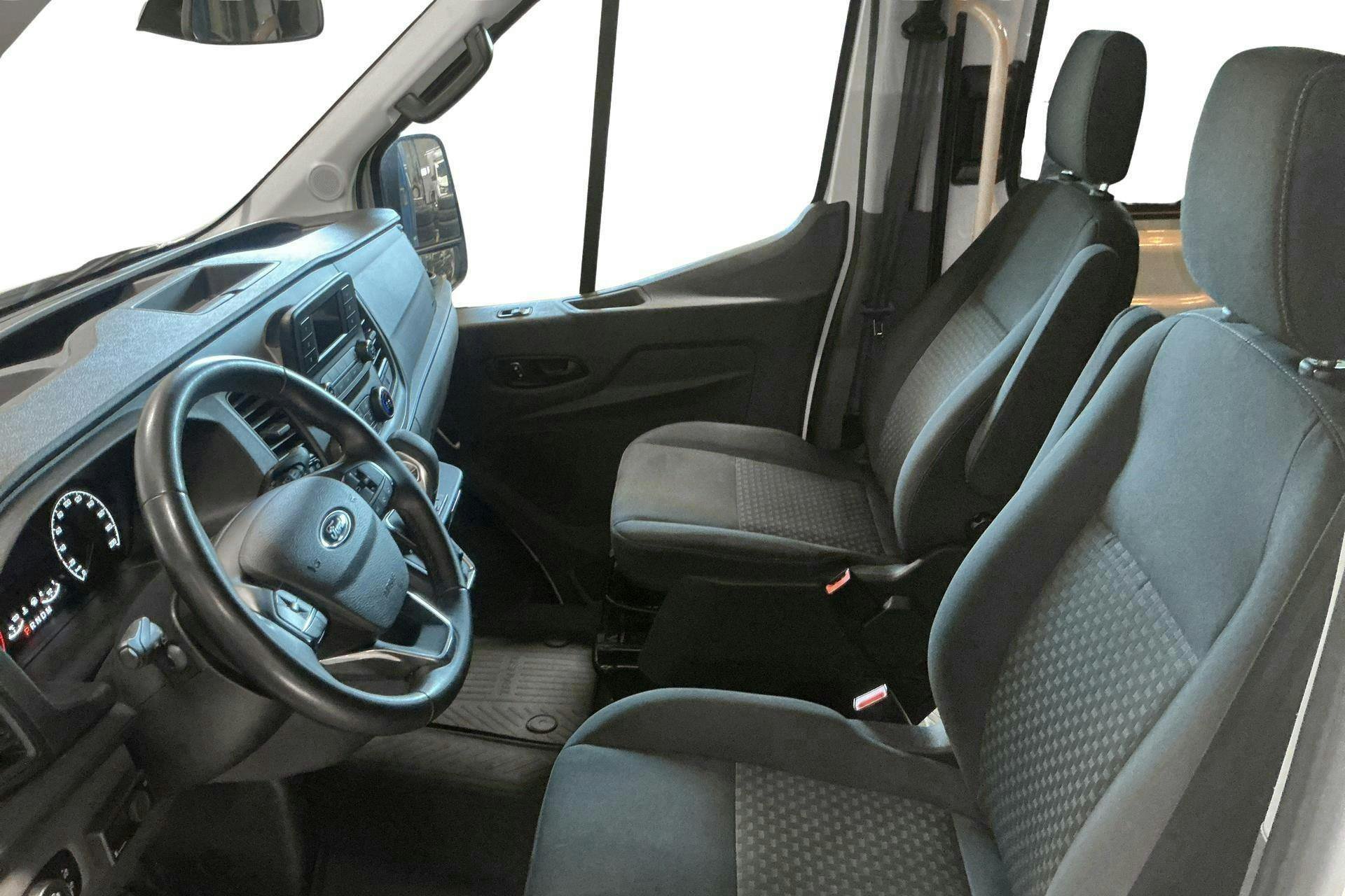 Vehicle Image 8