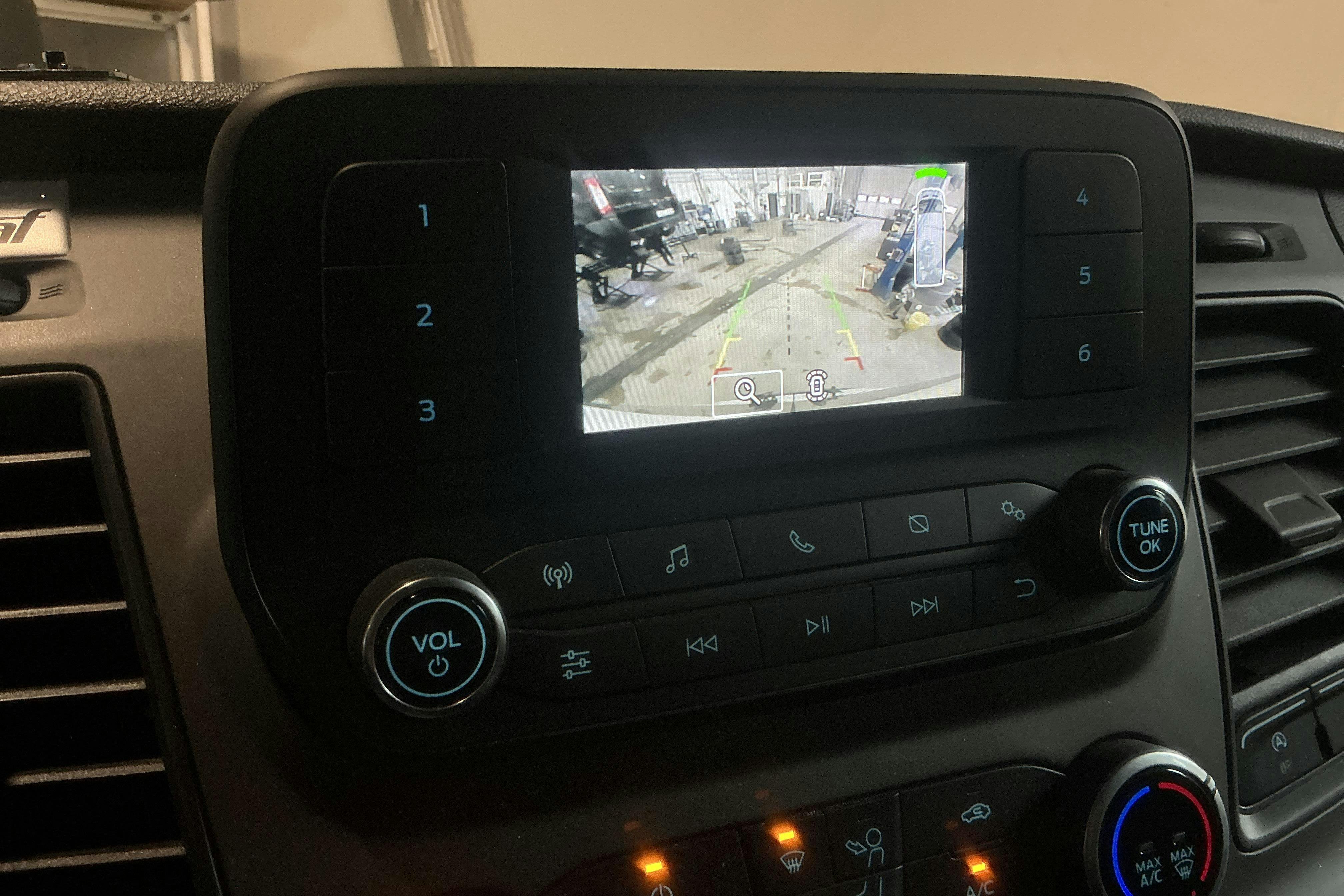 Vehicle Image 12