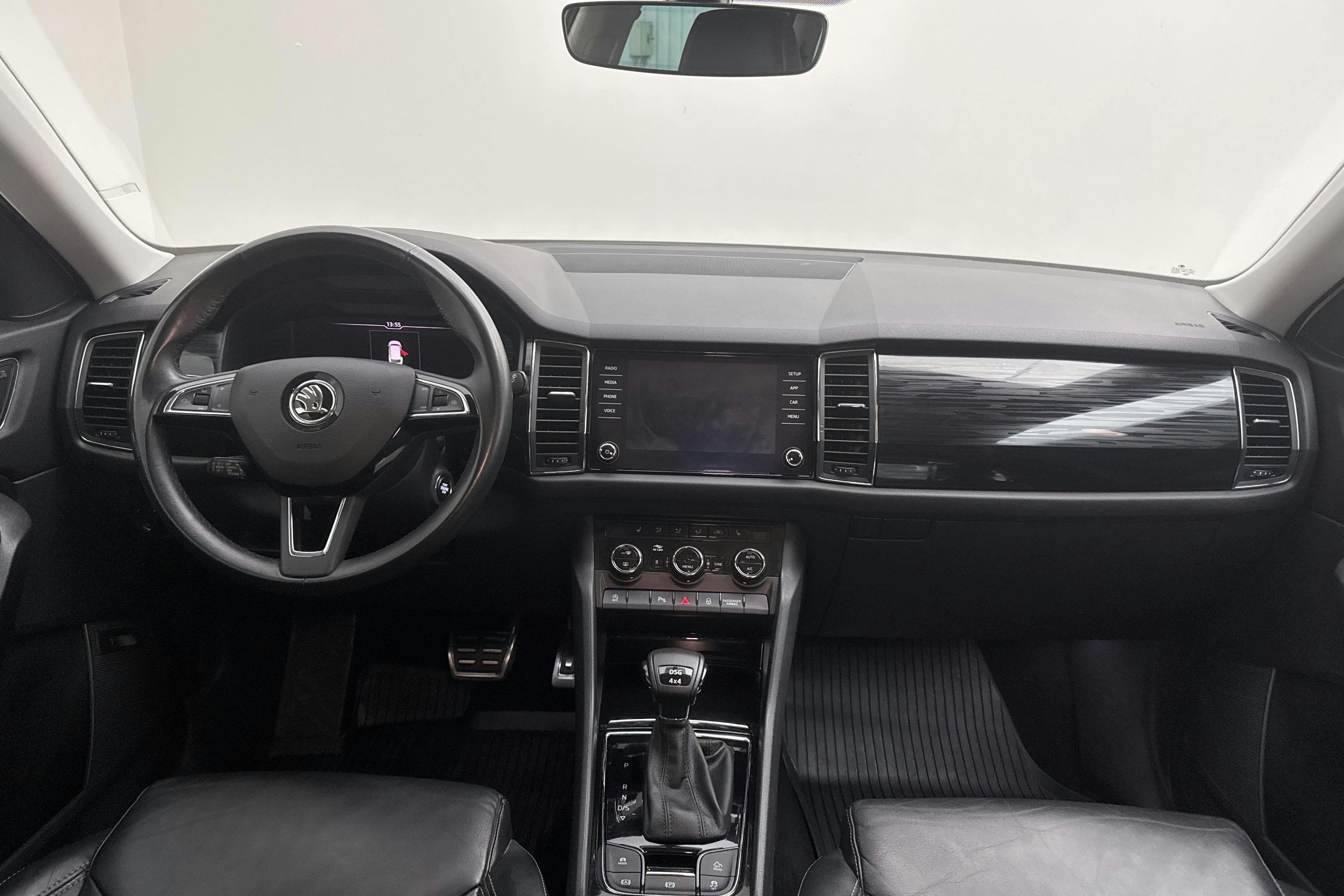 Vehicle Image 6