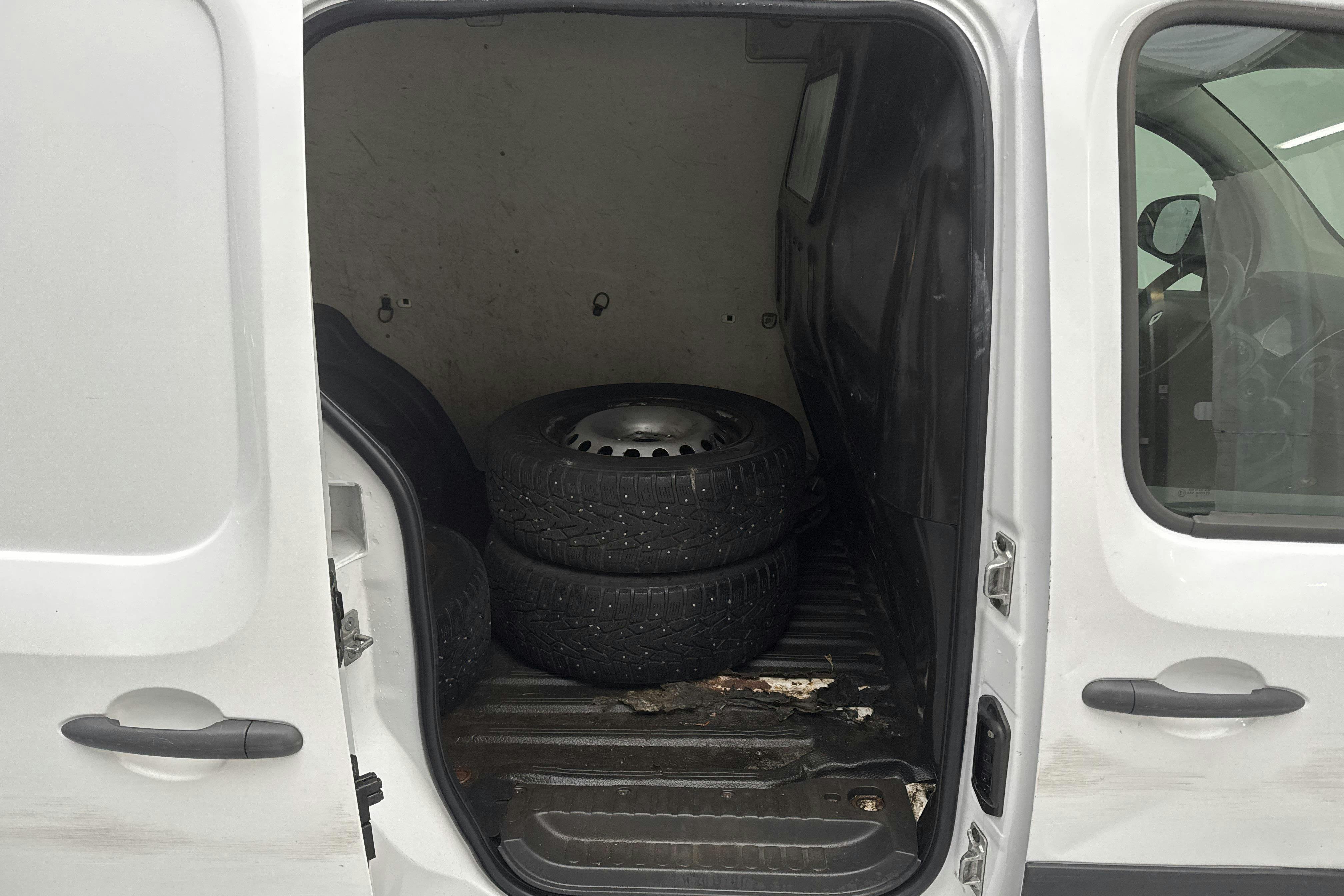 Vehicle Image 8