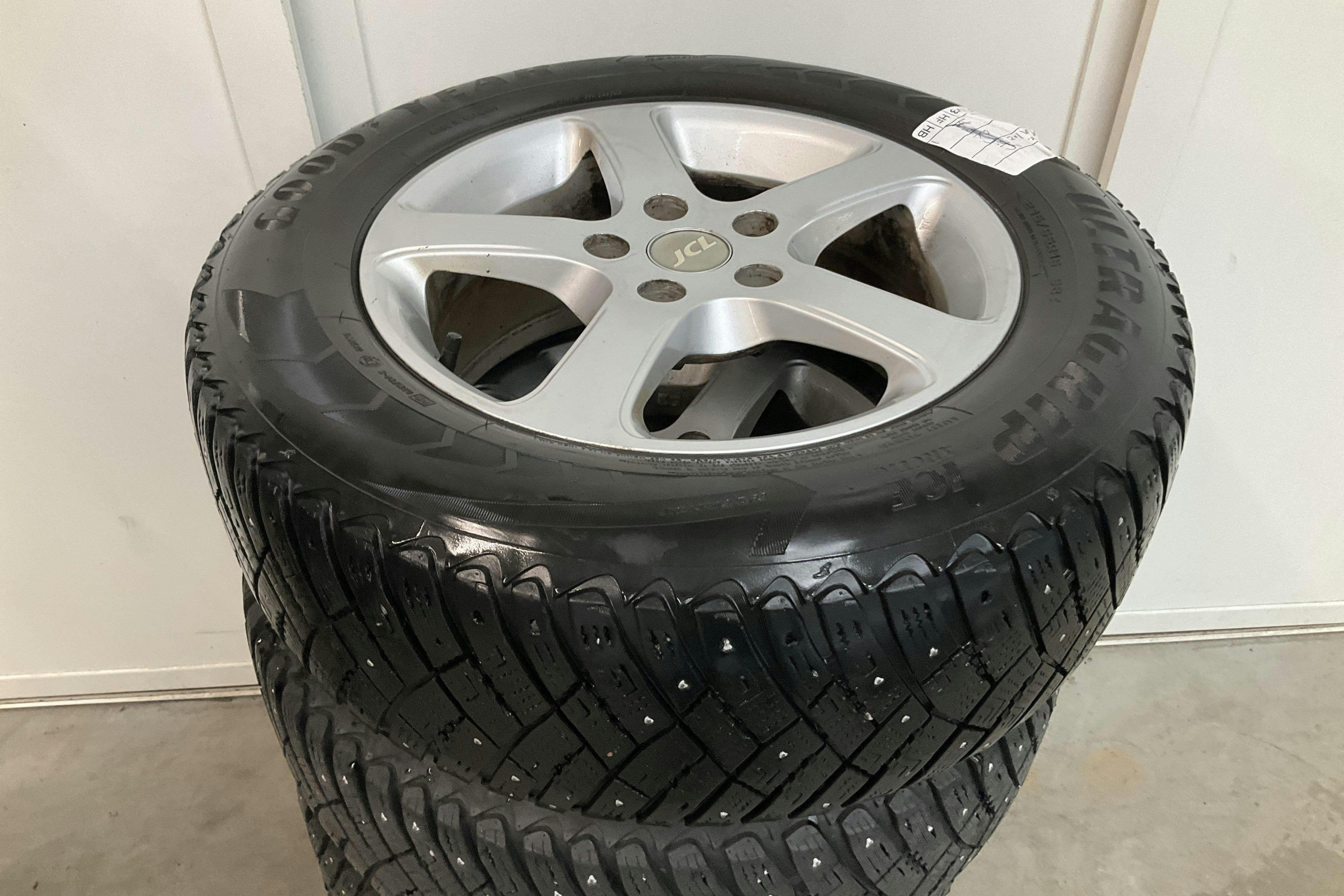 Vehicle Image 13
