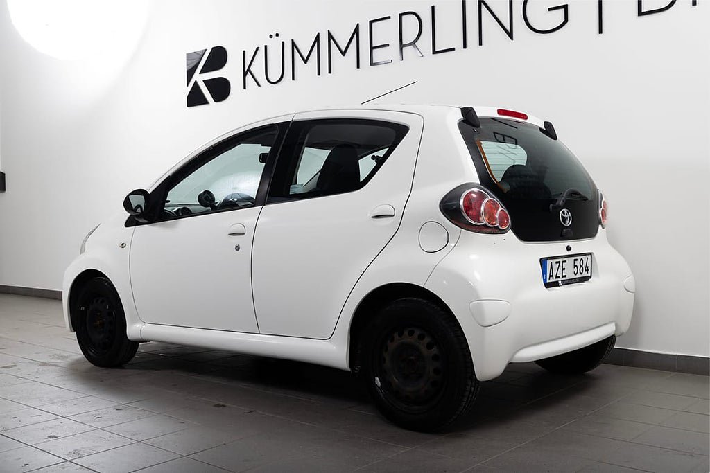 Vehicle Image 6
