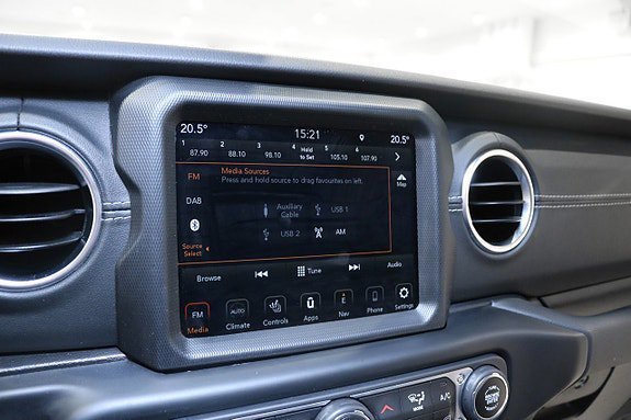 Vehicle Image 25