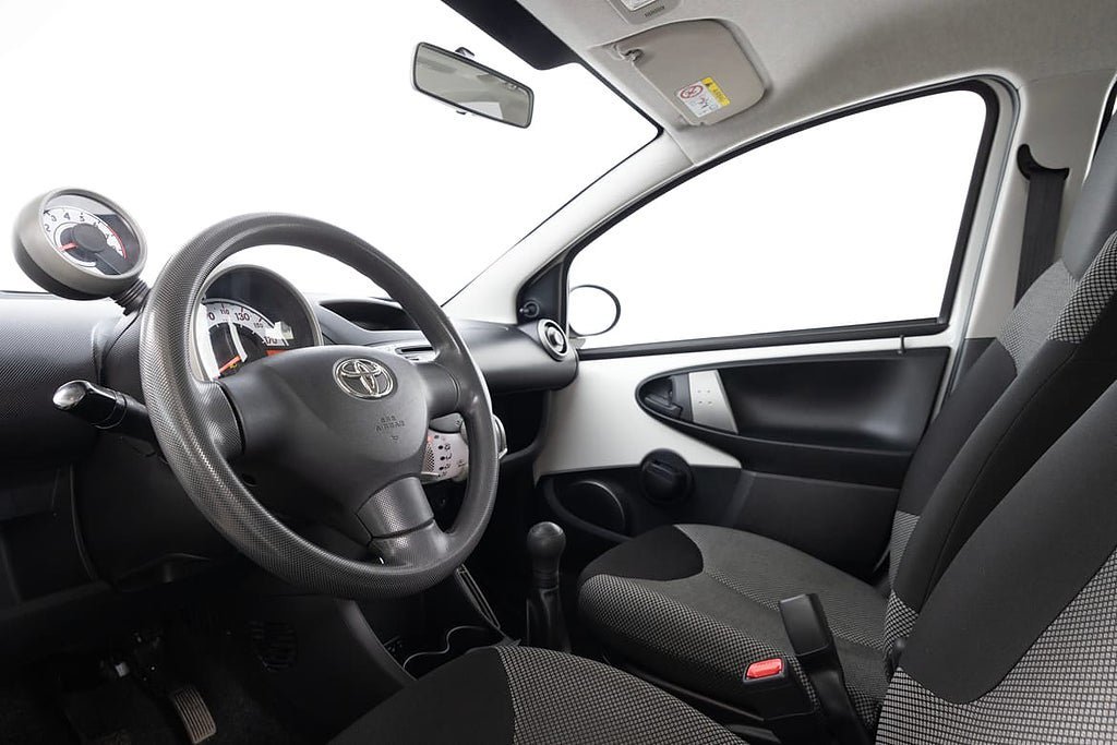 Vehicle Image 16