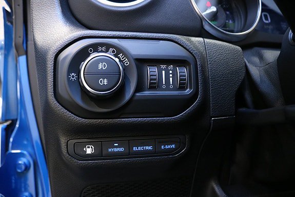 Vehicle Image 28