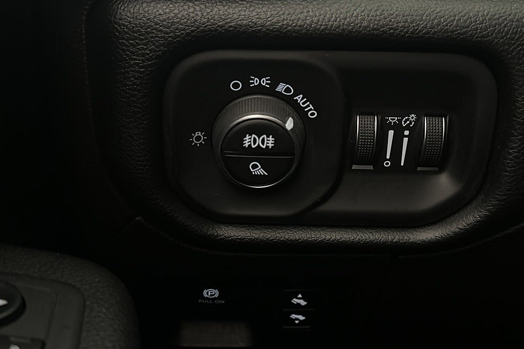 Vehicle Image 35