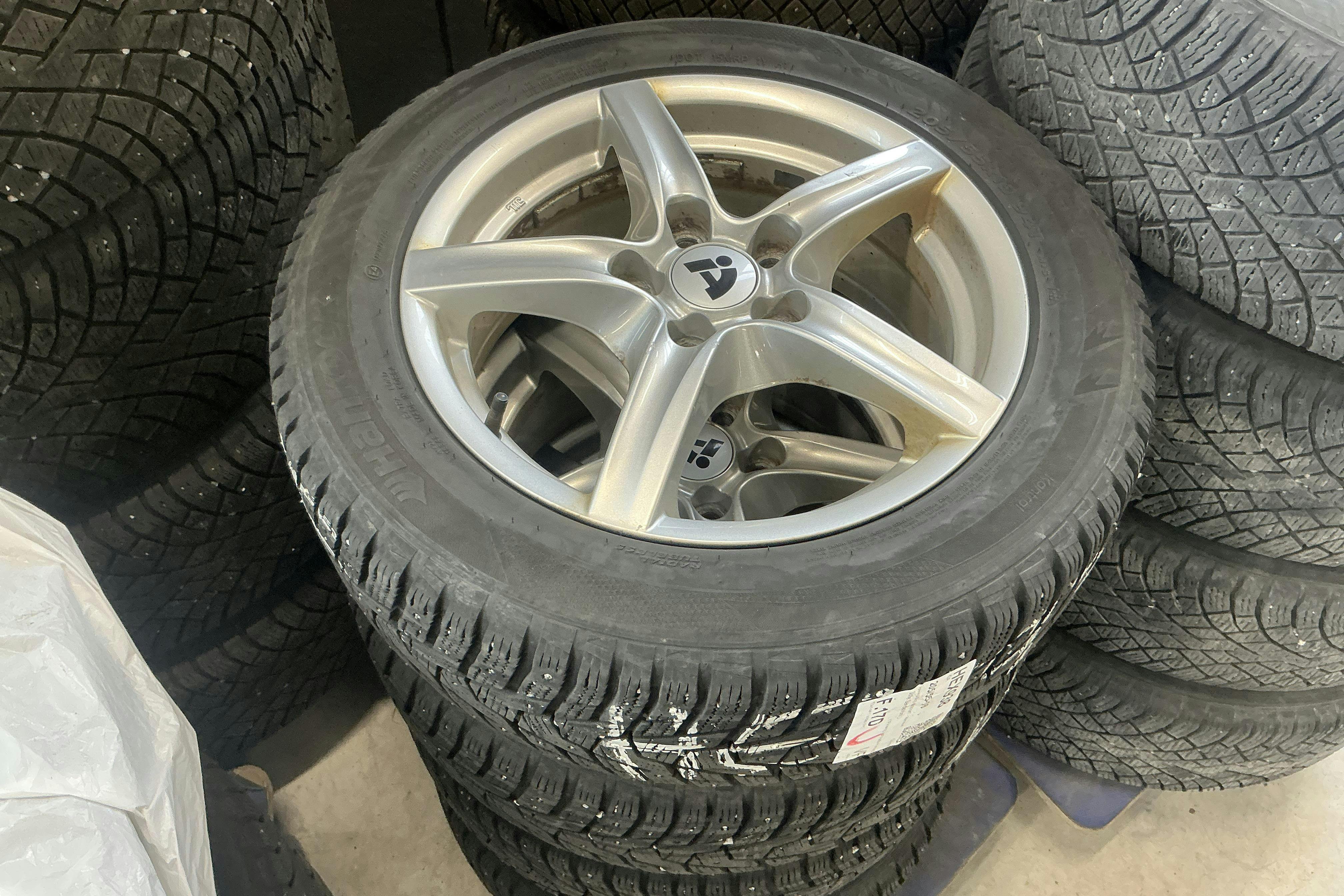 Vehicle Image 16