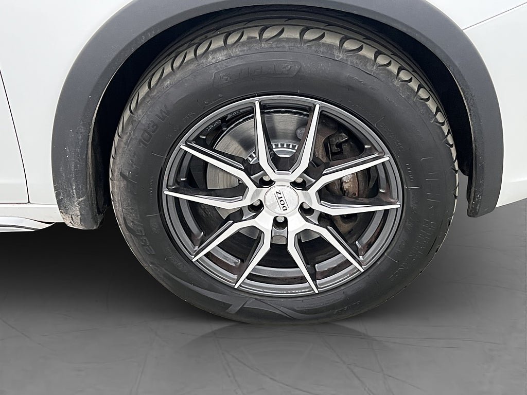 Vehicle Image 24