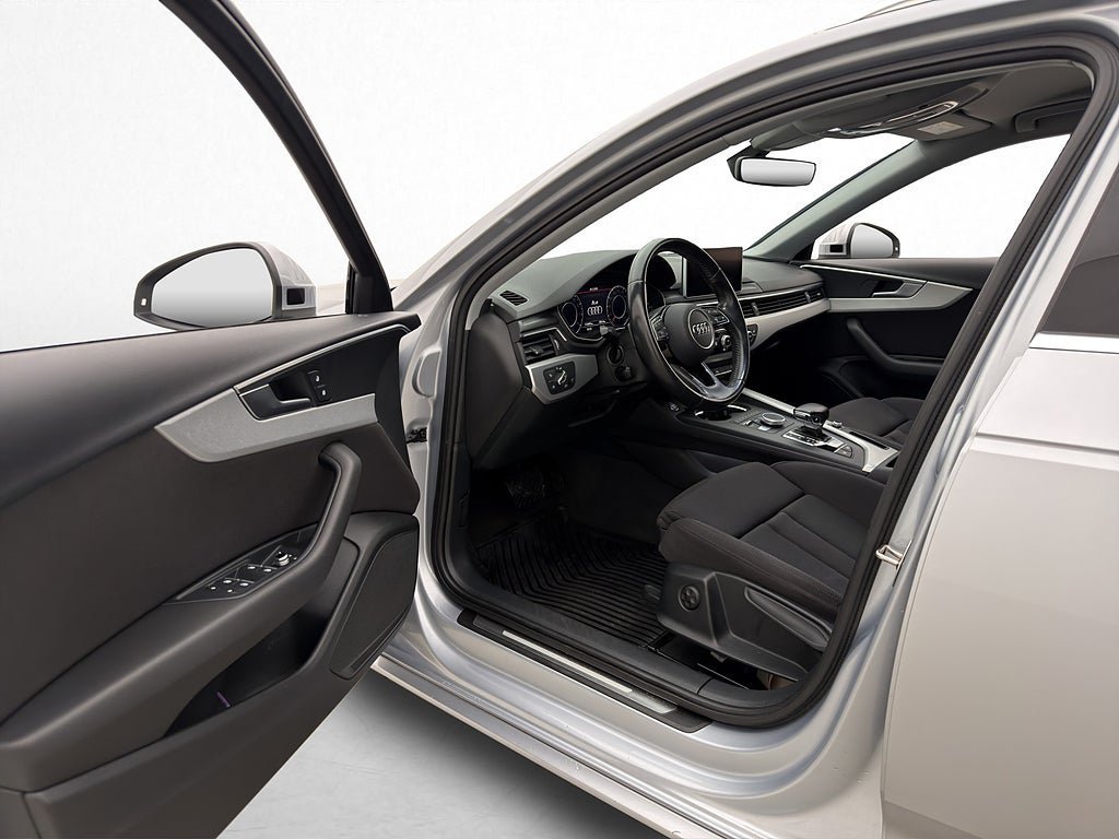 Vehicle Image 12