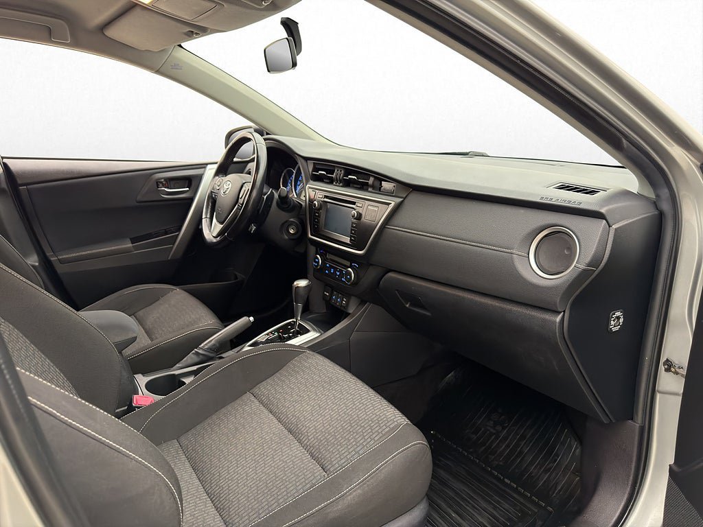 Vehicle Image 25