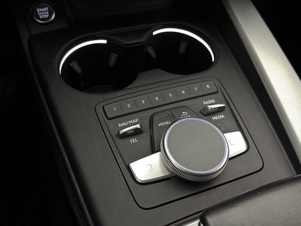 Vehicle Image 25
