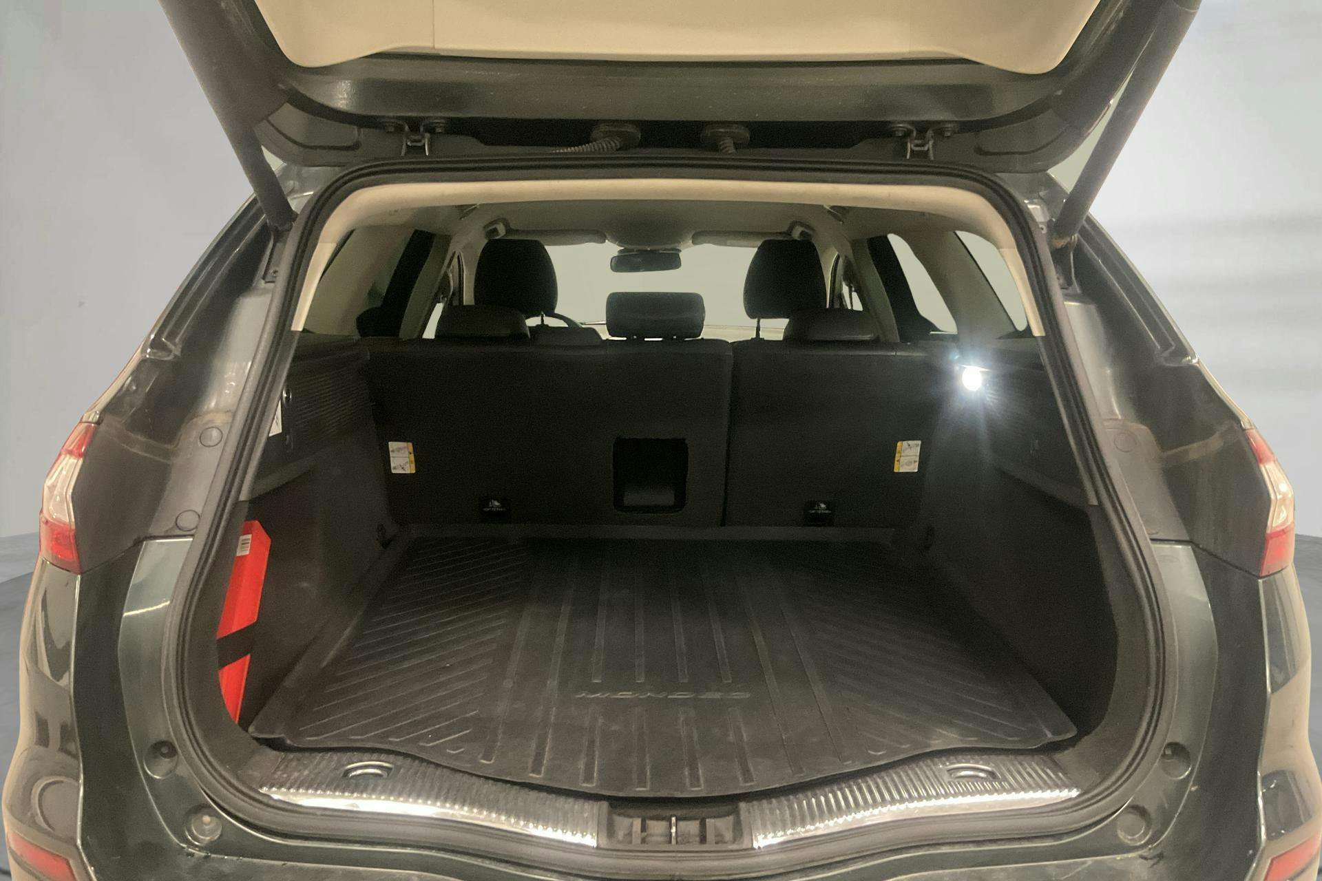 Vehicle Image 9
