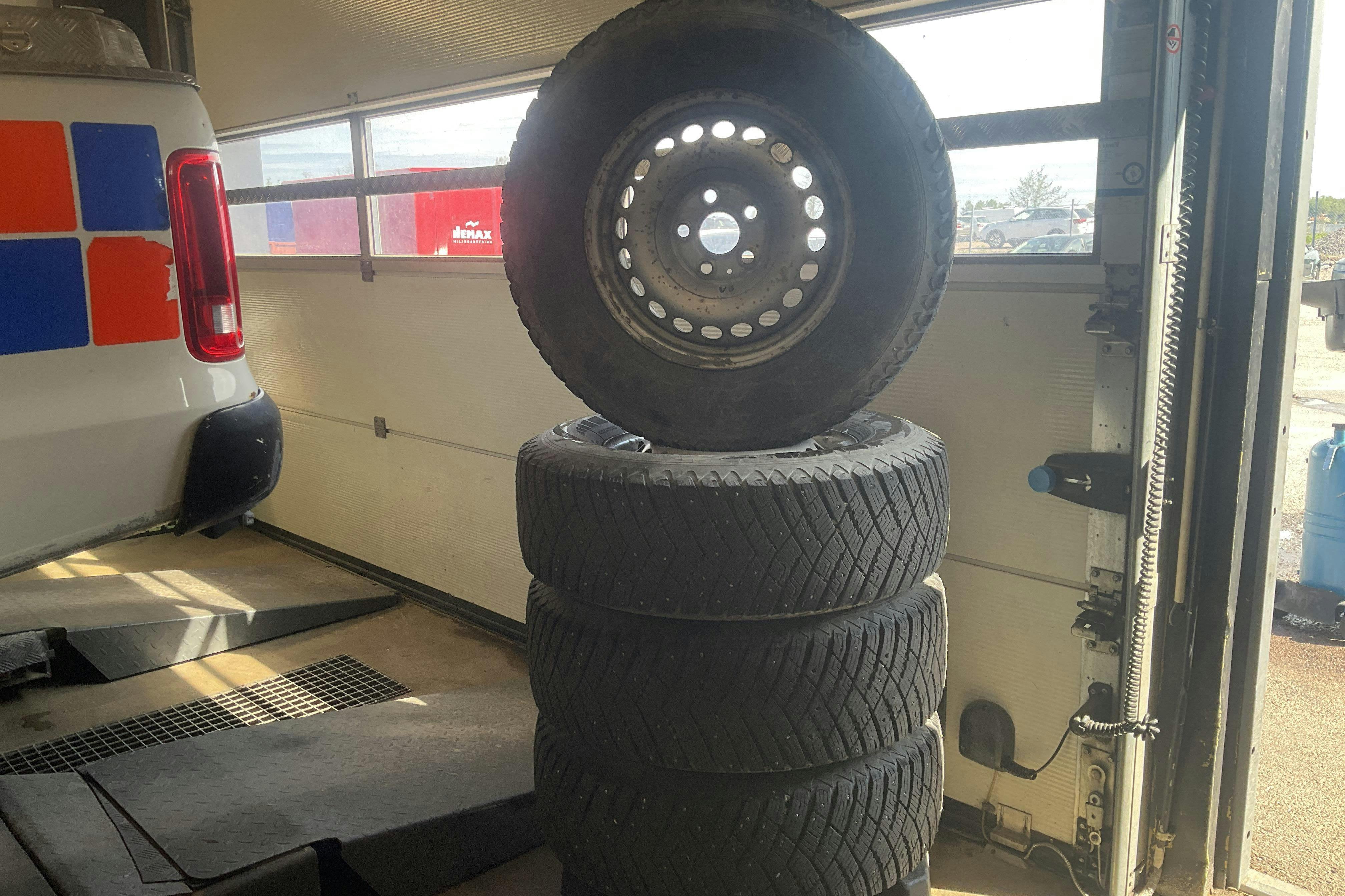 Vehicle Image 15