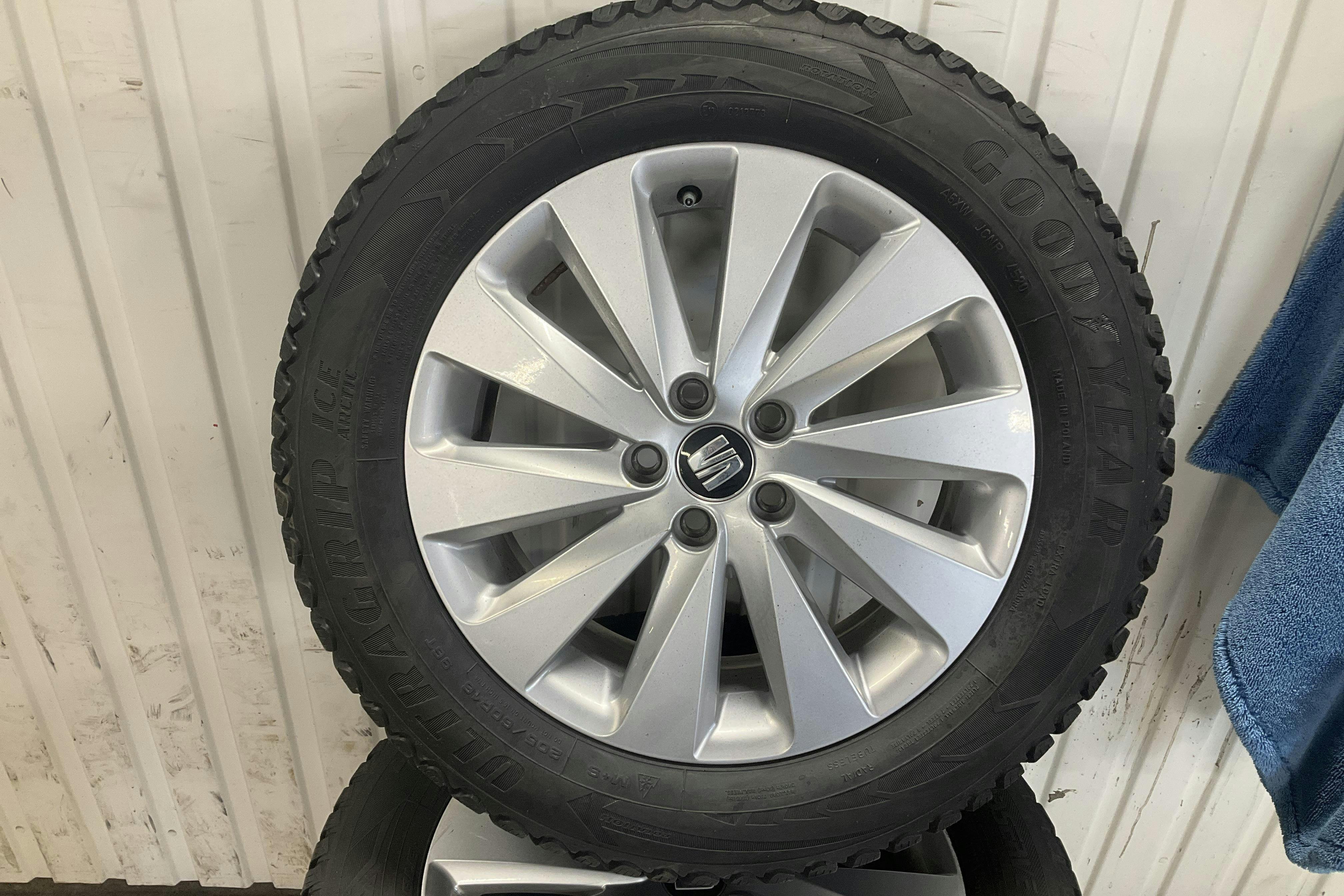 Vehicle Image 12