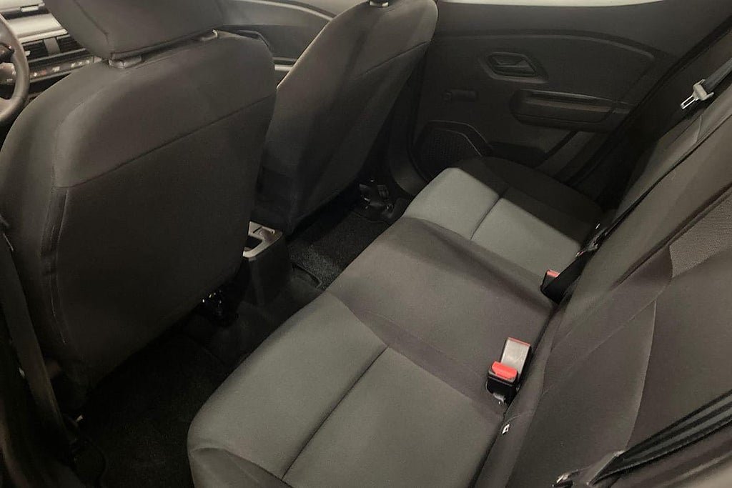 Vehicle Image 13