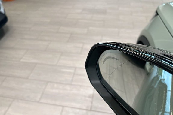 Vehicle Image 33