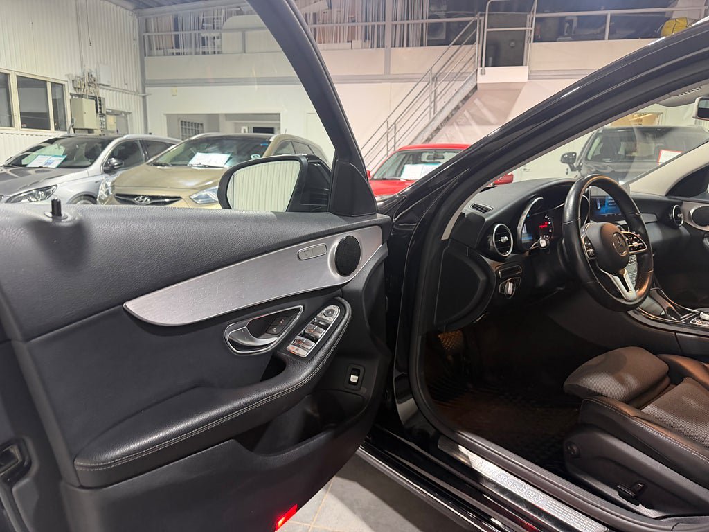 Vehicle Image 17