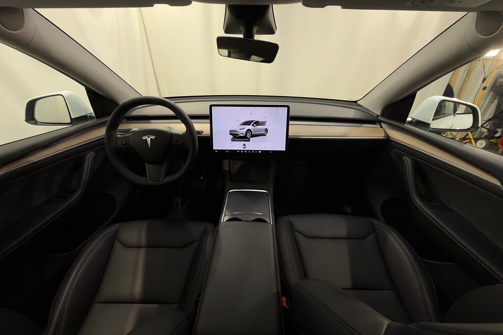 Vehicle Image 12