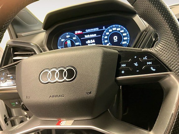 Vehicle Image 24