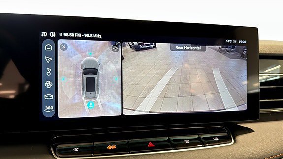 Vehicle Image 13