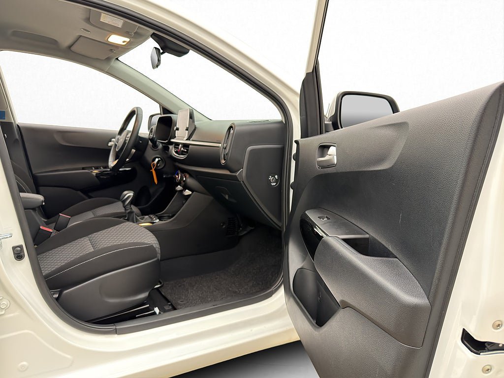 Vehicle Image 23