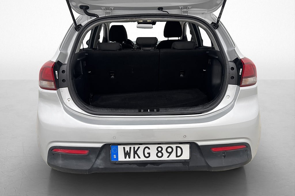 Vehicle Image 21
