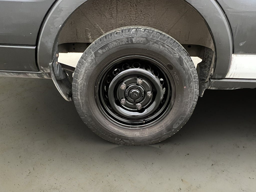 Vehicle Image 32