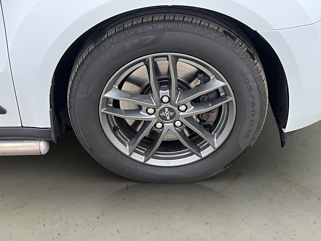 Vehicle Image 32