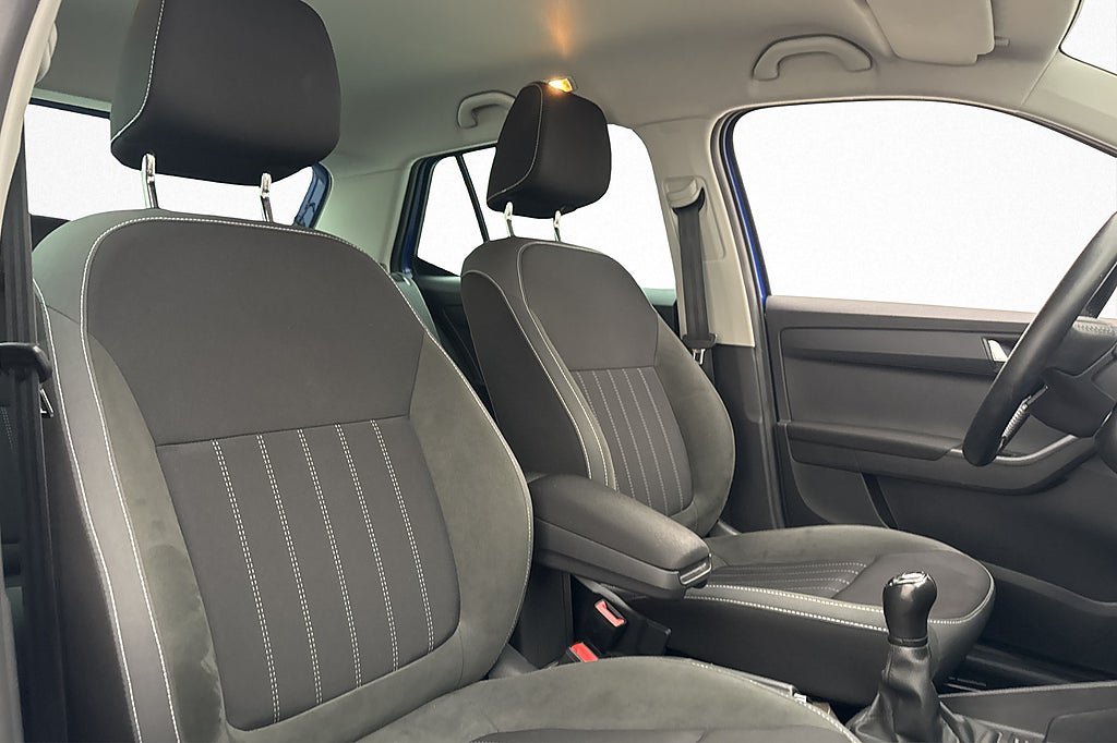 Vehicle Image 12