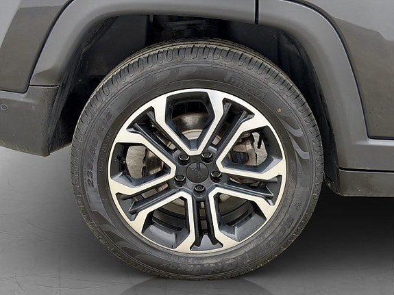 Vehicle Image 25
