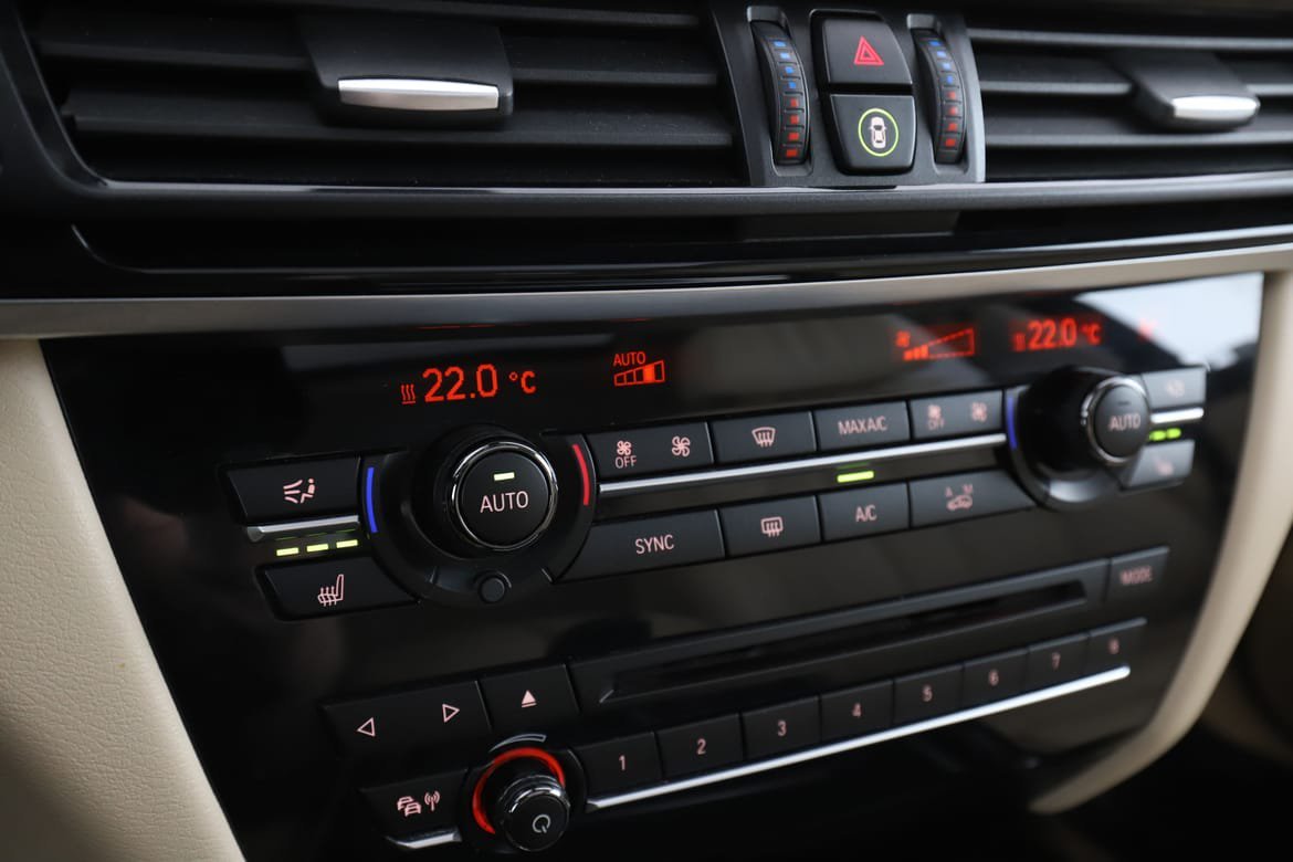 Vehicle Image 24