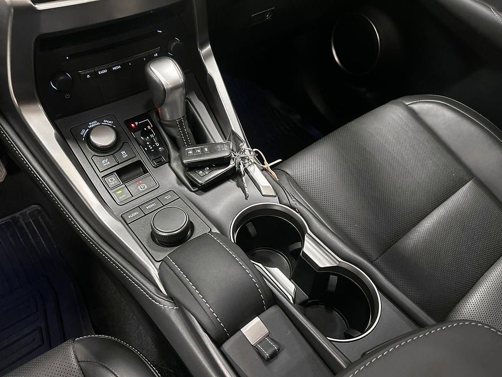 Vehicle Image 17