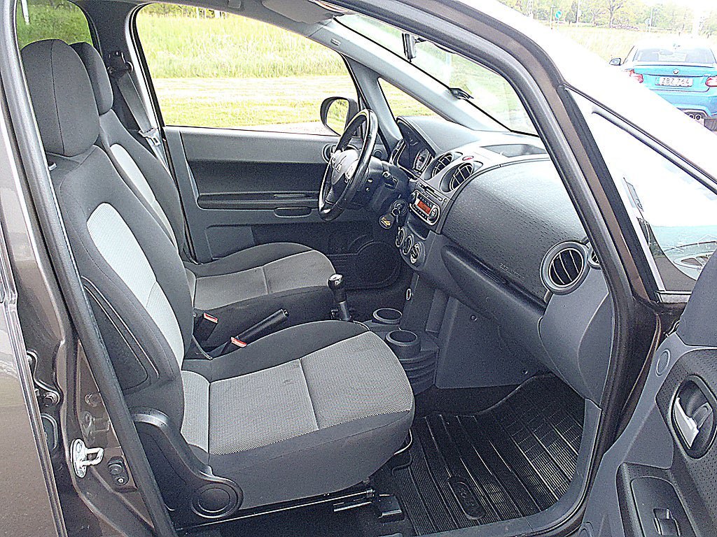 Vehicle Image 8